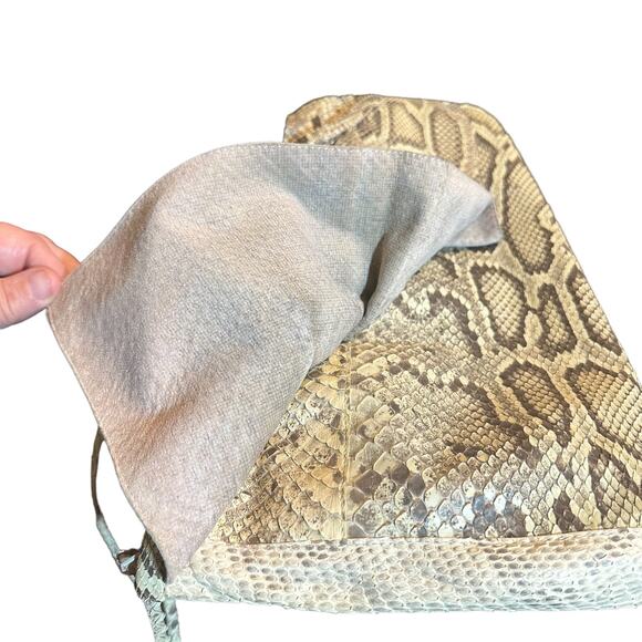 Elegant Snake Print Shoulder Bag - Picture 6 of 10